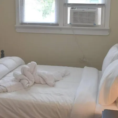 2 Ptivet Bedroom,1 Bathroom,Kitchen,Self Check In,Free Parking